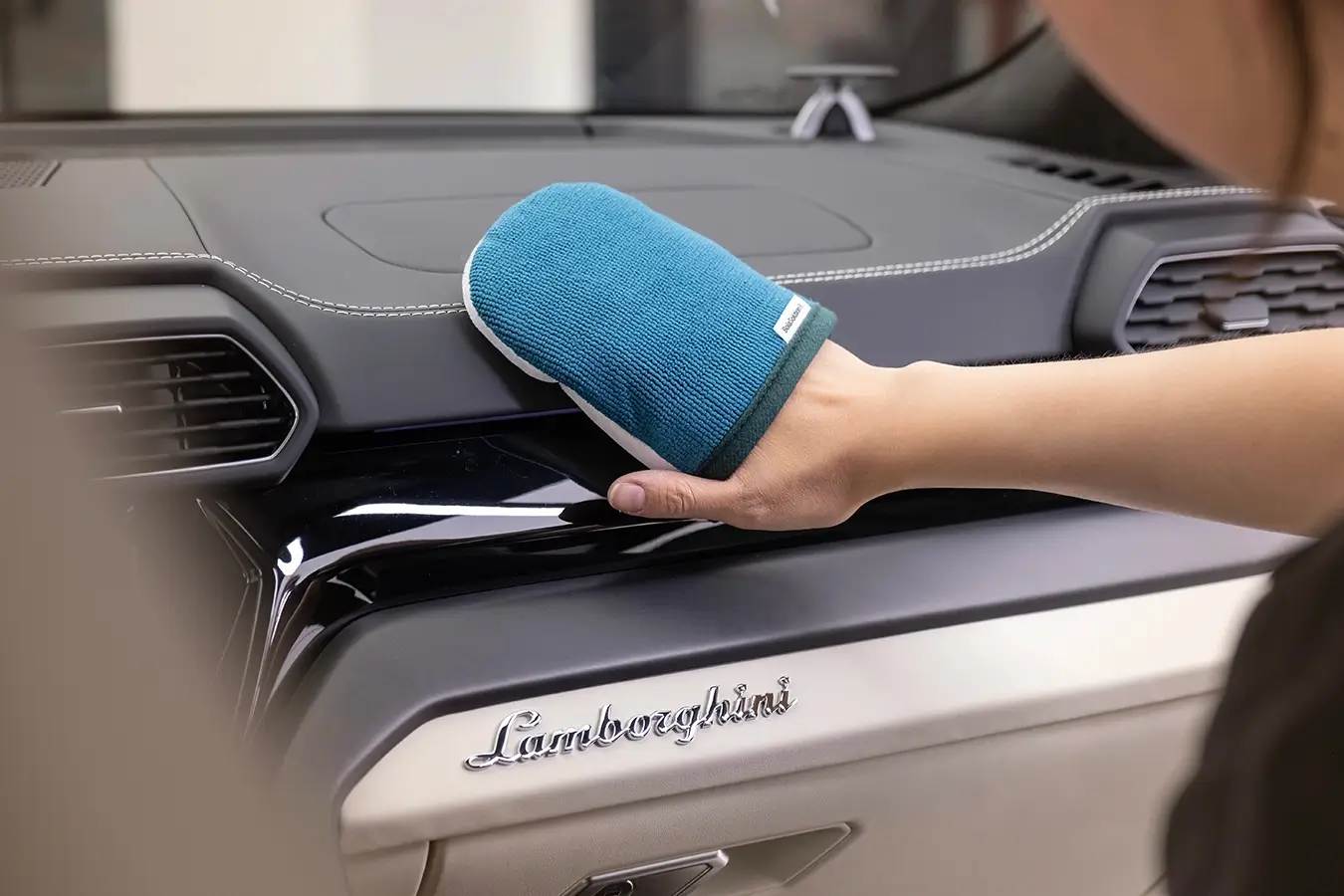 BOLA SOLUTION Dual Magic Scrub Mitt - Image 3