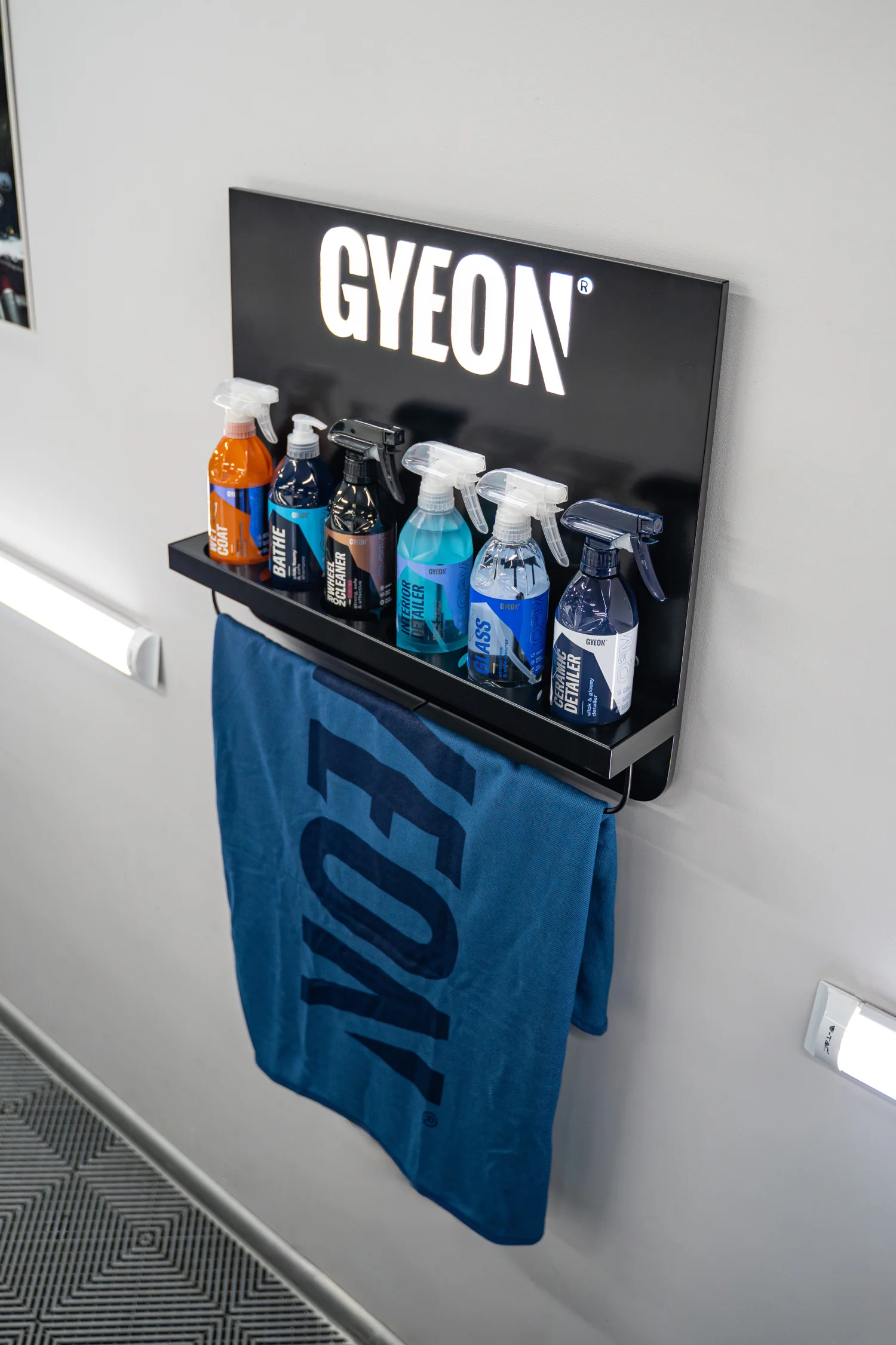 GYEON LED Detail Rack - Image 2