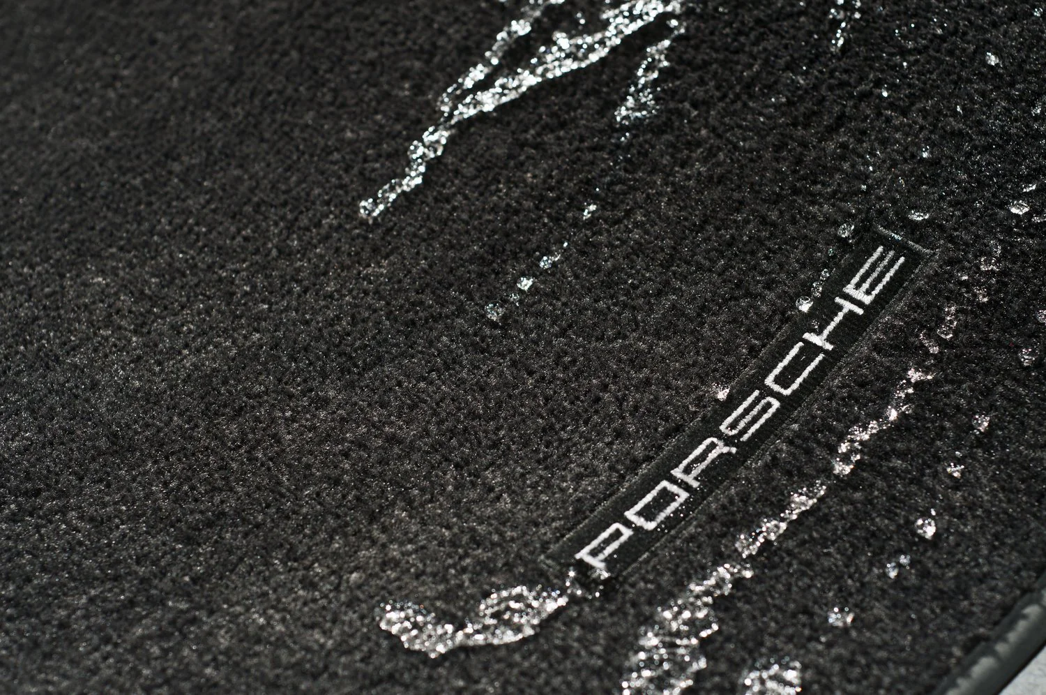 GYEON Q² Fabric Alcantara Coat - Image 8
