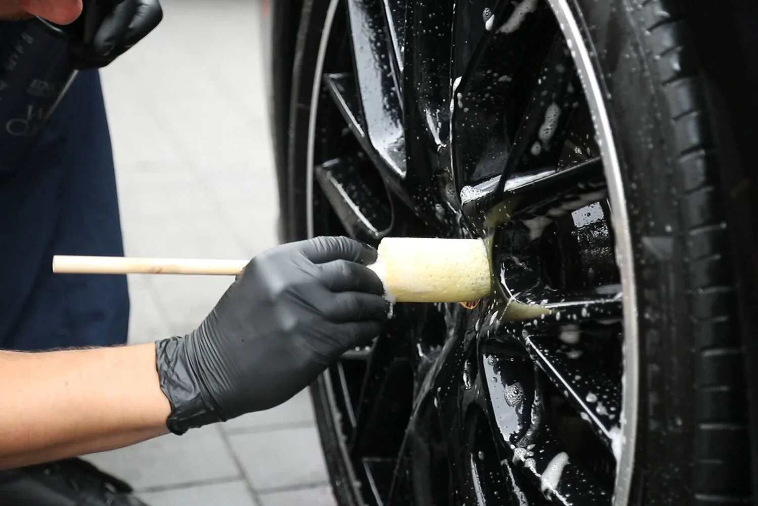 Sponge Guru Alloy Wheel Cleaner 2-Piece Kit 18" - Image 5